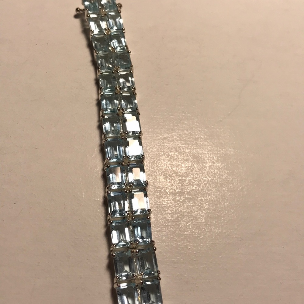 7 1/2 blue Topaz bracelet